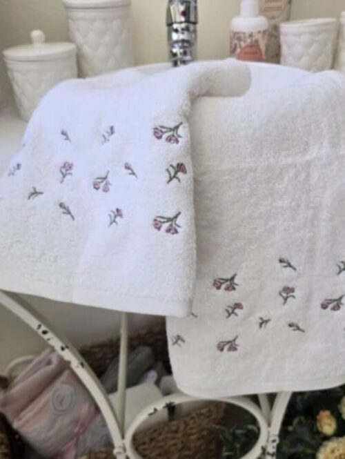 Set asciugamano + ospite con fiori ricamati – l’Atelier 17